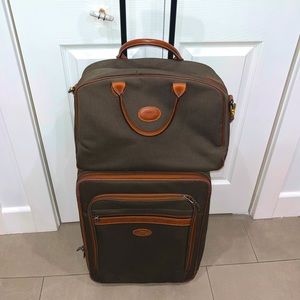 Longchamp carry on luggage with matching sleeve bag. Everything works perfectly!